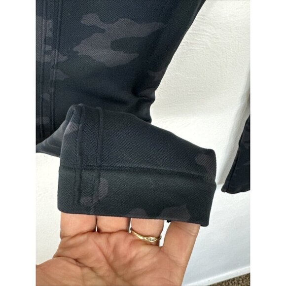 SPANX Gray Camo Leggings Women's M EUC Inseam 25.75 - Picture 4 of 9